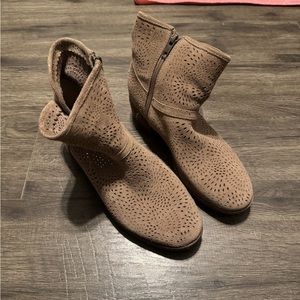 UGG Chelsea Boot